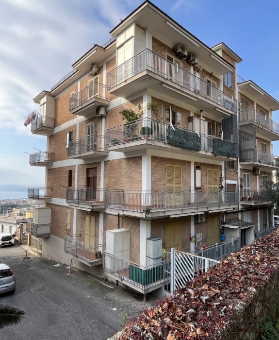 Pozzuoli ampio appartamento con vista panoramica